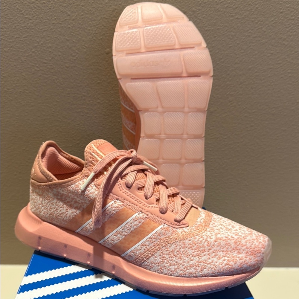 Adidas Swift Run Women’s Size 7.5 Sneakers Salmon Pink FY2145